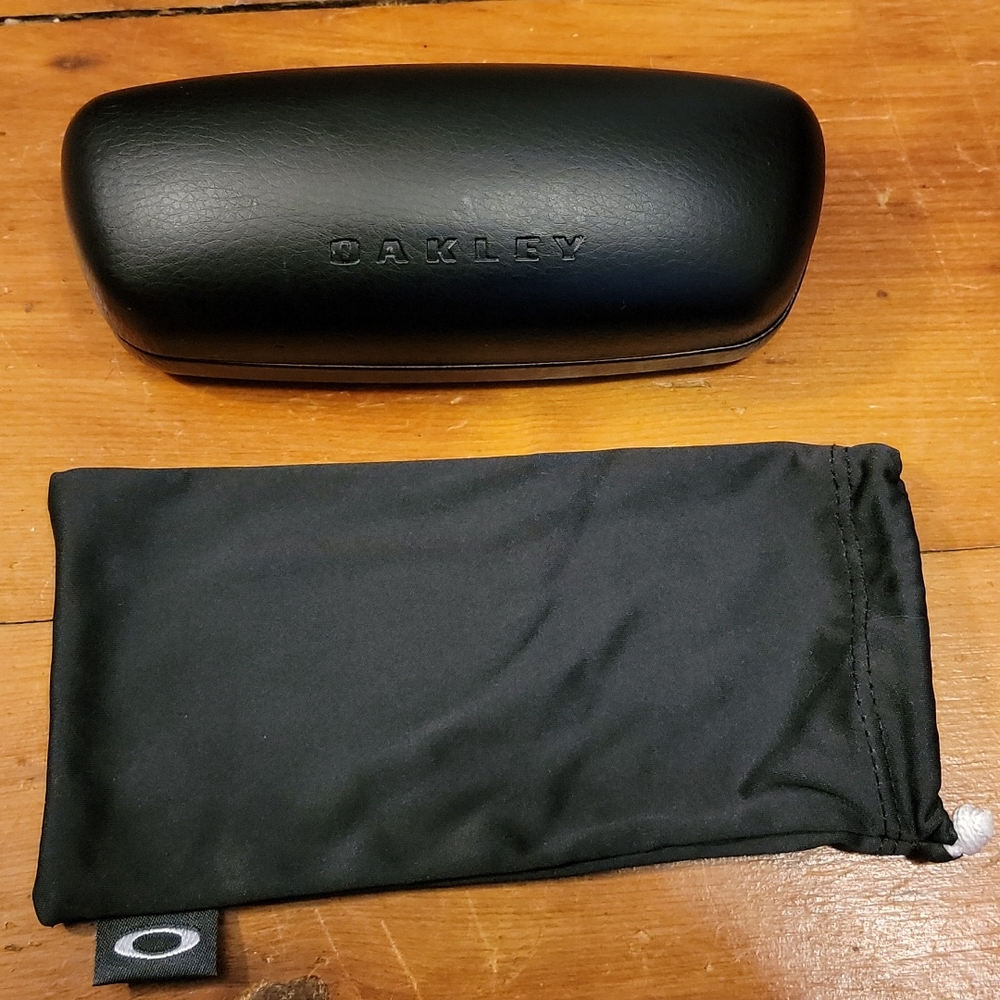 Oakley Case & Microbag